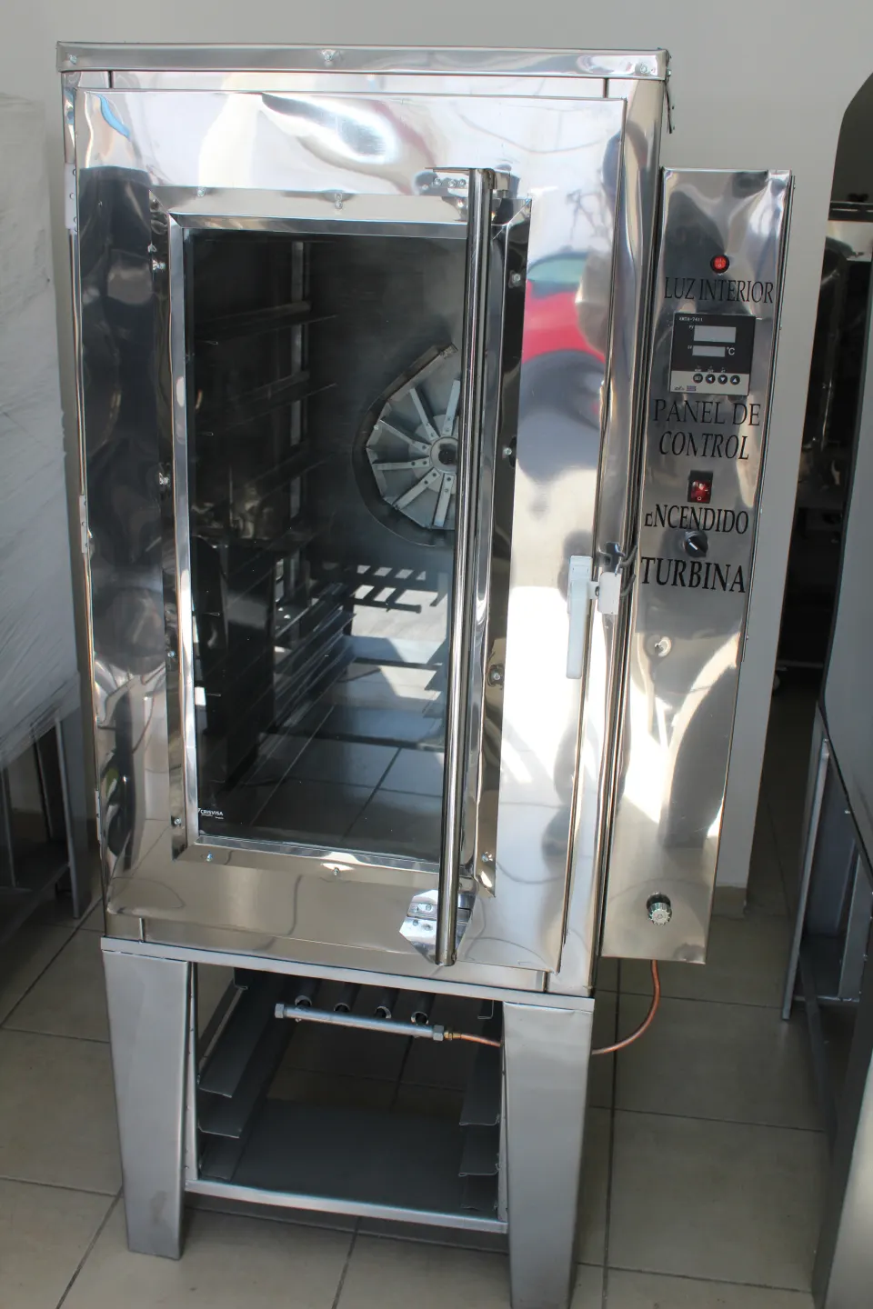 Horno de 8 charolas en acero inoxidable con panel